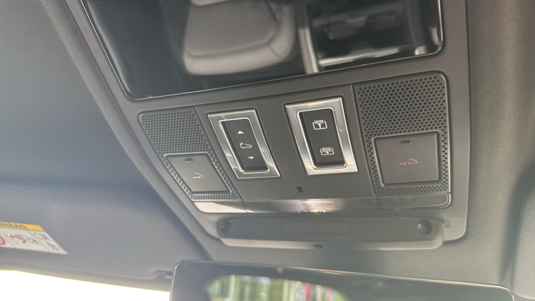 Land Rover Defender 3.0 D250 X-Dynamic SE 110 5dr Auto Diesel Estate